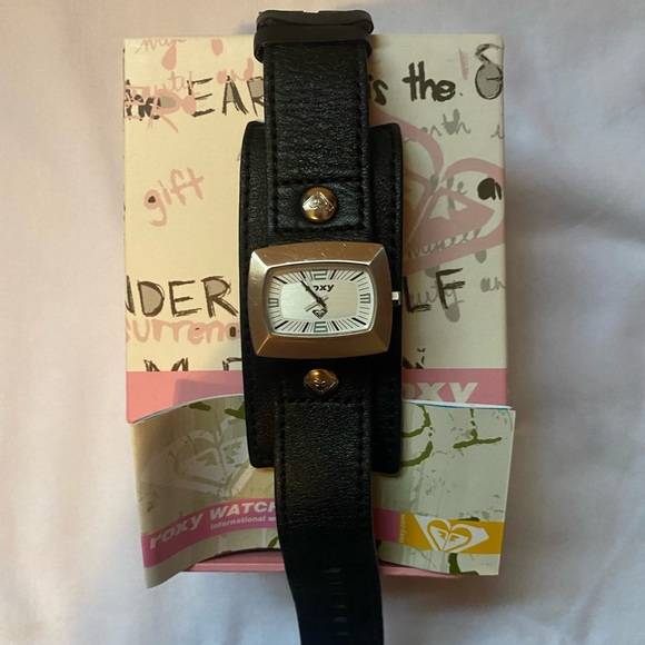 Roxy Analog Leather Watch Black - Picture 4 of 4